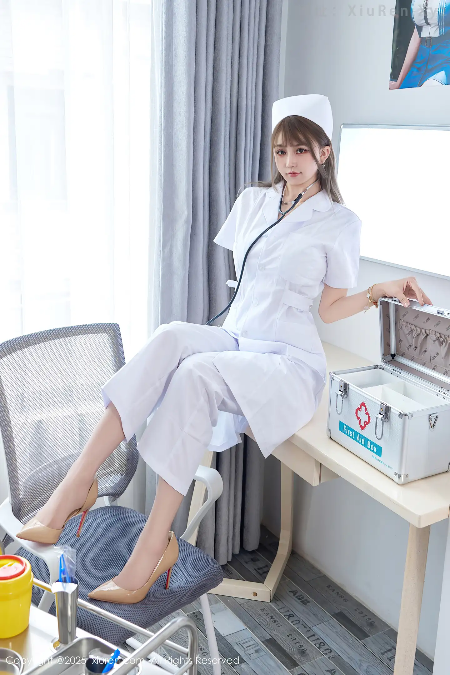 图片[6]-[XiuRen秀人网] VOL.10896 模特Zoe柚柚性感白色护士制服配超薄肉丝秀凹凸身材诱惑写真80P-秀人网官方网站